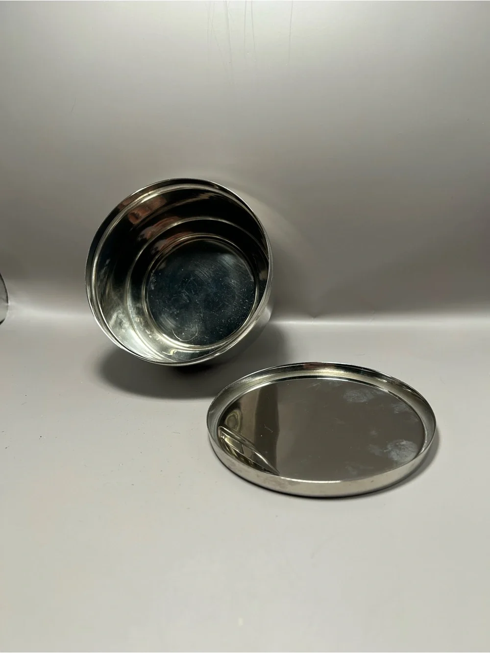 Round Mother-of-Pearl Inlay Trinket Box